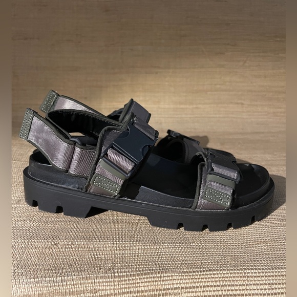 Flat strapped platform Sandals from Zara. - Picture 3 of 4